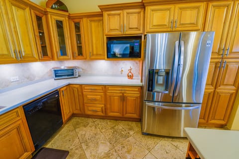 Kitchen (angle 2) - fully equipped for all your family's meals