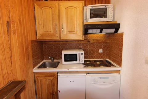 Fridge, oven, dishwasher