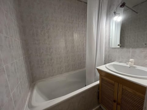 Bathtub