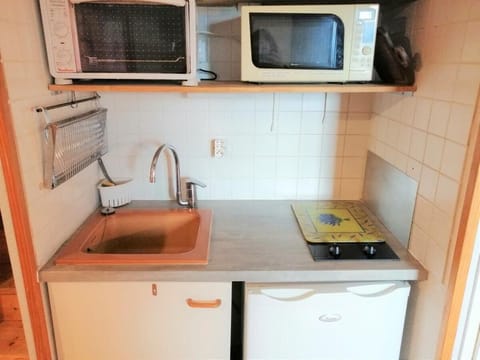 Fridge, microwave, oven