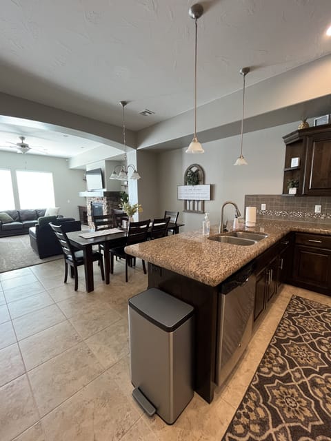 Kitchen/Dining area