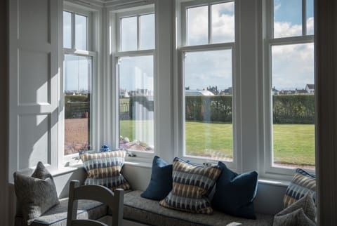 Kitchen/dining bay window