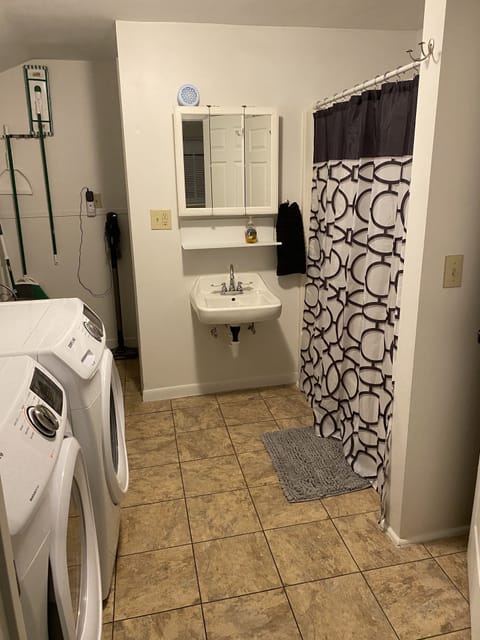 Combined shower/tub, hair dryer, towels, shampoo