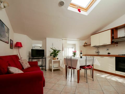 Property, Furniture, Houseplant, Wood, Interior Design, Architecture, Picture Frame, Cabinetry, Chair, Flooring