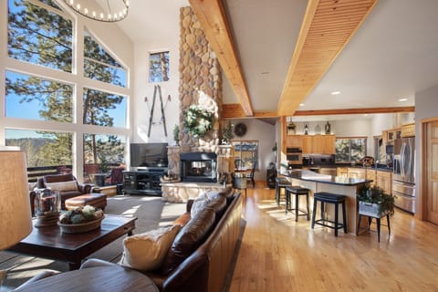 Beautiful vaulted ceilings to capture all the best views.