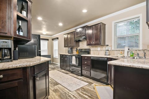 The place is very clean and comfortable and has everything you could need. I️ would 100% recommend a stay here.  -Dale