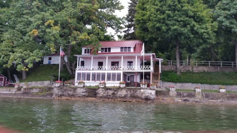 Lake front Cottage on Keuka Lake - 6 beds, 2 bathrooms. | Penn Yan ...