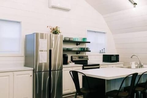 Complete kitchen view