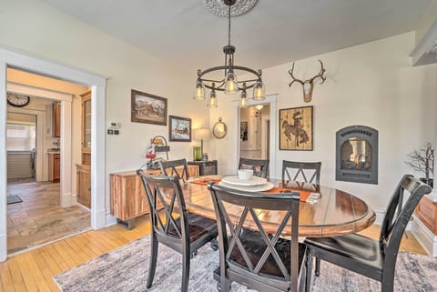 Dining Room | Dishware/Flatware Provided