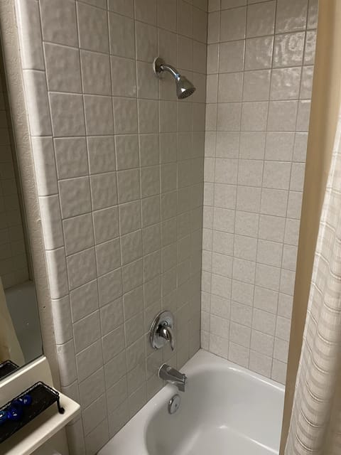 Combined shower/tub, towels, soap, toilet paper