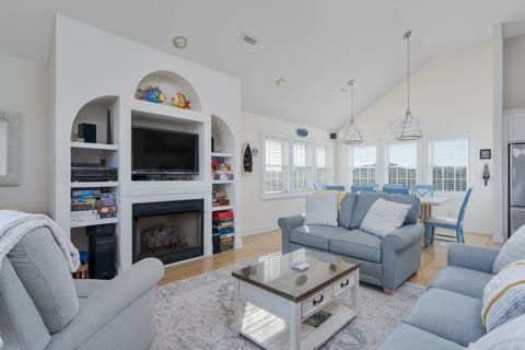 Sandy Bottoms | Oceanside | Whalehead | Corolla | Sleeps 17 House in Corolla