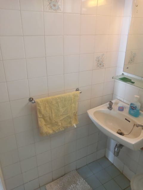 Combined shower/tub, hair dryer, towels, soap