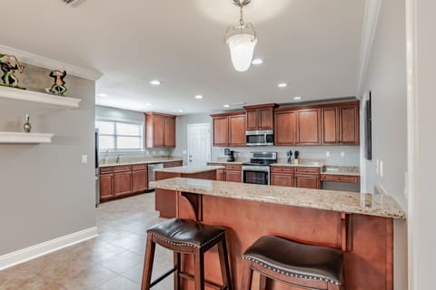 KITCHEN STAINLESS APPLIANCES, GRANITE COUNTERTOPS, DISHES, POTS & PANS & DRIP STYLE COFFEE MAKER