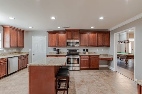 KITCHEN STAINLESS APPLIANCES, GRANITE COUNTERTOPS, DISHES, POTS & PANS & DRIP STYLE COFFEE MAKER