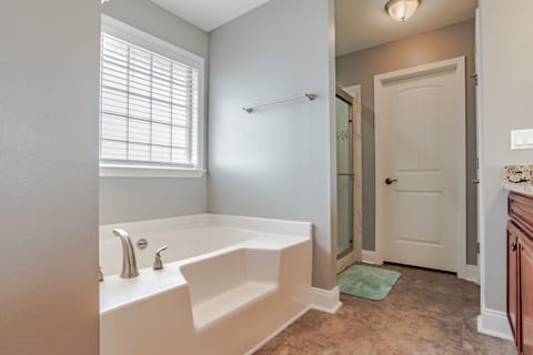 MASTER BATH SOAKER TUB, TILED WALK IN SHOWER, DOUBLE VANITY, 2 WALK IN CLOSETS AND A ENCLOSED TOILET AREA