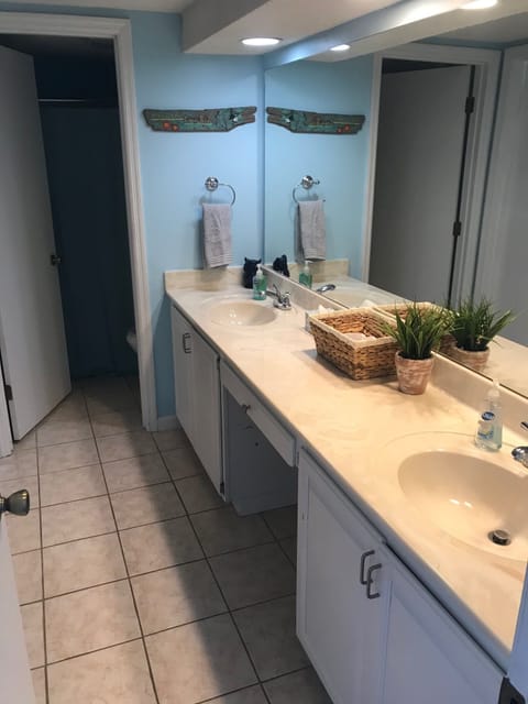 Combined shower/tub, hair dryer, towels, soap