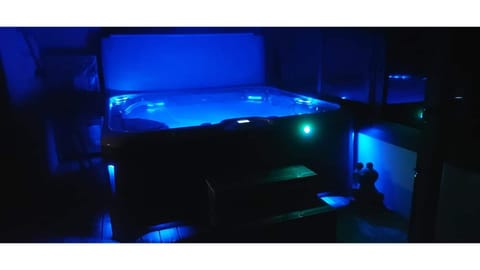 Indoor spa tub