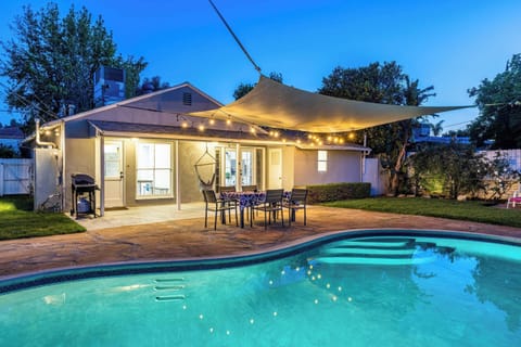 Beautiful night lighting to bring the outdoors to life :)