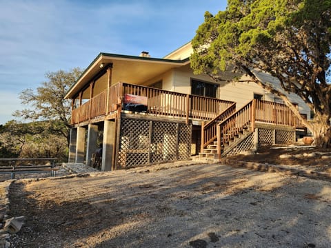 Gringo Honeymoon-spacious 3 BR/2BA home with magnificent views