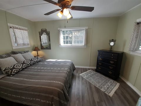 1 bedroom, memory foam beds, bed sheets