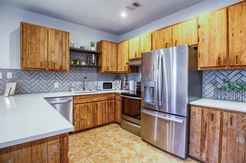 Everything you need to feel at home in the kitchen.