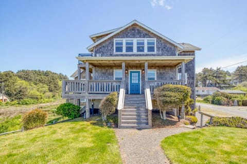 Welcome to Seas Life. We hope we get to host you at this lovely rental near the Roads End State Recreation Sire. Please reach out with any questions.