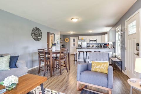 Dining Area | Dishware Provided | High Chair