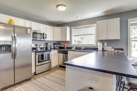 Kitchen | Fully Equipped | Cooking Basics | Keurig & Drip Coffee Makers