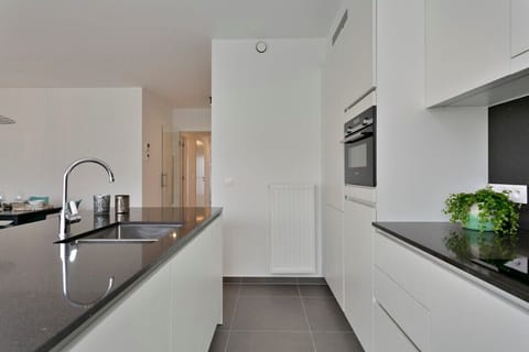 Modern, open plan kitchen (fully equipped)