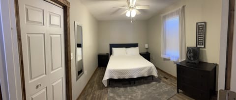 3rd bedroom with queen bed.