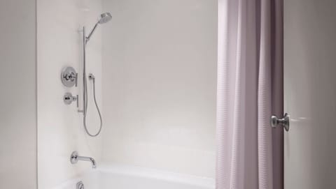 Combined shower/tub, hair dryer, towels