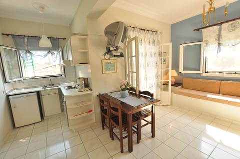Each apartment offers a kitchenette, dining and sitting area