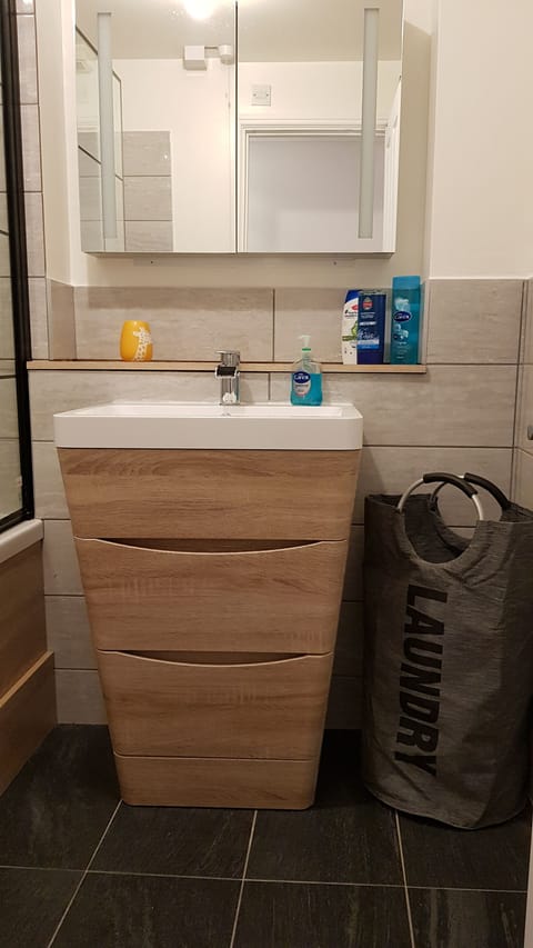 Combined shower/tub, hair dryer, towels, soap