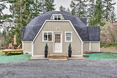 Eatonville Vacation Rental | 3BR | 2BA | 1,700 Sq Ft | 2 Steps Required
