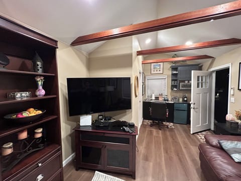 Free Xfinity, GB Wifi, Netflix, Disney+, Amazon Video, Hulu, Max, Paramount, etc