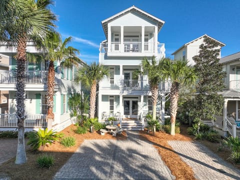 [Exterior] Driveway parking for 3 cars & additional parking on the street.