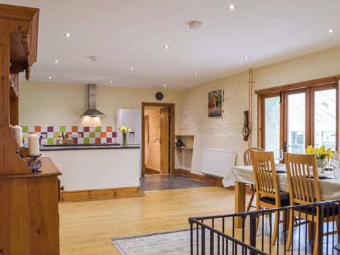 Kitchen/diner | Y Glowty, Maenclochog