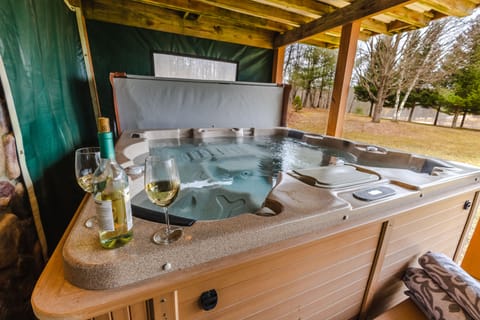 Indoor spa tub