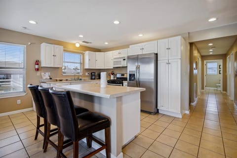 Kitchen - Countertop Seating For 3
