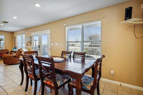 Dining Area - Seating For 6