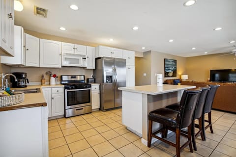 Kitchen - Countertop Seating For 3