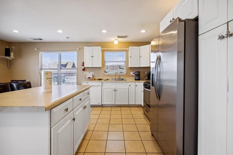 Kitchen - Countertop Seating For 3