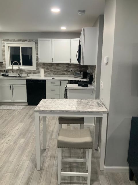 Kitchen. Seating for 2. 