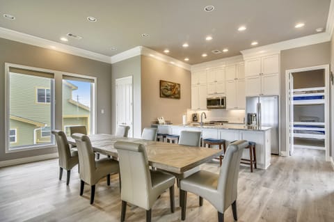 Games or Grub? - The large dining room table is ideal for group meals. But it’s also the perfect spot to host a game of Go Fish or Uno with the kids.