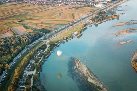 Region [summer] (&gt;5 km)