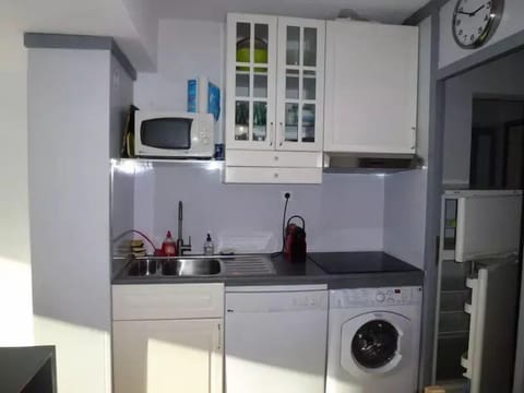 Fridge, microwave, dishwasher, coffee/tea maker