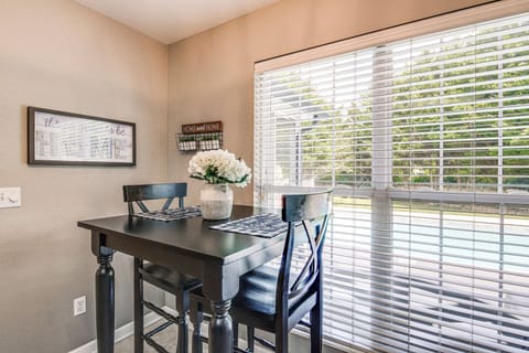 Additional Dining Area | Breakfast Table