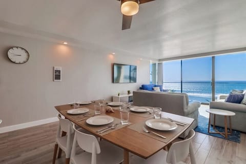 Dining table for 6 guests