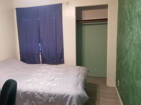 2 bedrooms, desk, free WiFi, bed sheets