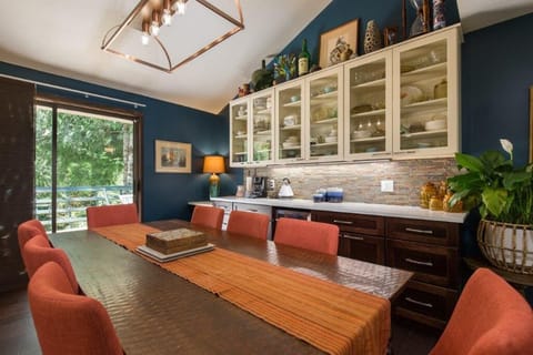 Dining area with seating for 8 guests; Coffee and tea bar